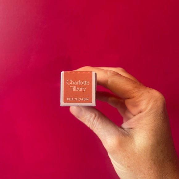 NIB Charlotte Tilbury Glowgasm Beauty Light Wand High Blush in Peachgasm - Picture 6 of 11